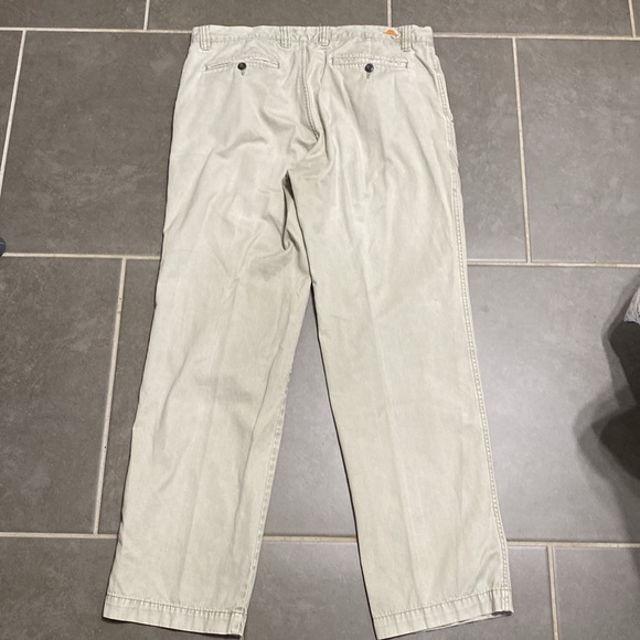 Tommy Bahama casual flat front khaki pants. 35x32 - Picture 5 of 5